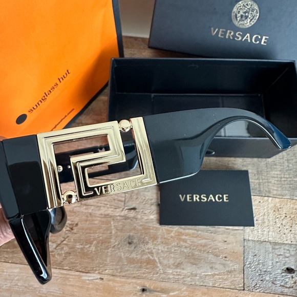 Versace sunglasses - Picture 4 of 7